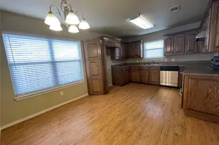 705 Rambling Ct, Granbury, TX 76049 - Photo 3