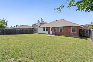 2140 Hacienda Ct, Grand Prairie, TX 75052 - Photo 21