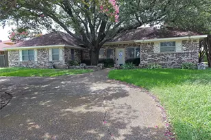 604 S Briarcrest Dr, Richardson, TX 75081 - Photo 1