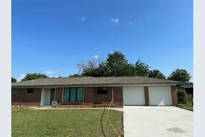 905 Elizabeth Boulevard, Granbury, TX 76048 - Photo 1