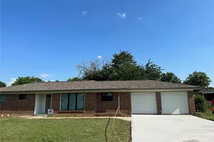 905 Elizabeth Blvd, Granbury, TX 76048 - Photo 1
