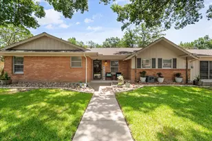 1409 Sundale St, Ennis, TX 75119 - Photo 3