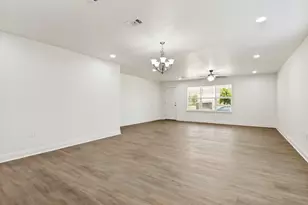 3327 Garden Ln, Dallas, TX 75215 - Photo 3