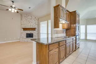2912 Crystal Way, Grand Prairie, TX 75052 - Photo 13