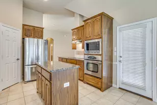 2912 Crystal Way, Grand Prairie, TX 75052 - Photo 17