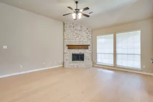 2912 Crystal Way, Grand Prairie, TX 75052 - Photo 9