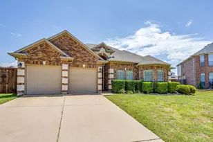 2912 Crystal Way, Grand Prairie, TX 75052 - Photo 1