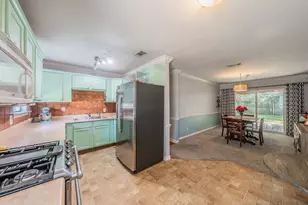 1904 Friar Tuck Dr, Arlington, TX 76013 - Photo 9
