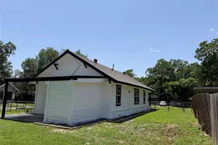 1212 Earl St, Commerce, TX 75428 - Photo 3