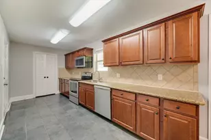 604 Casa Linda St, Ennis, TX 75119 - Photo 9