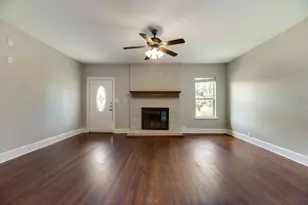 604 Casa Linda St, Ennis, TX 75119 - Photo 5