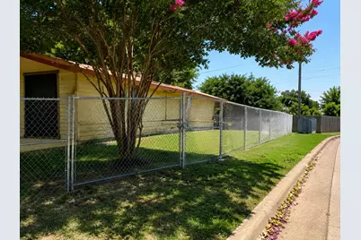 422 17th Street, Grand Prairie, TX 75051 - Photo 3