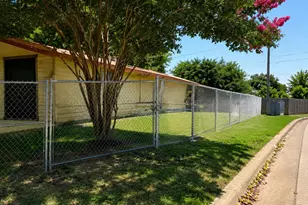 422 17th St, Grand Prairie, TX 75051 - Photo 3