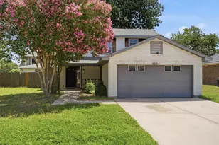 6205 Fernwood Dr, Arlington, TX 76001 - Photo 1