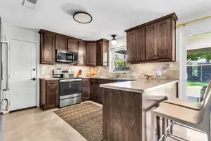 10206 Sherbrook Ln, Dallas, TX 75229 - Photo 9