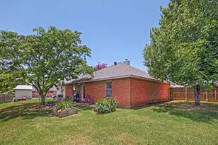 1036 Summit Dr, Justin, TX 76247 - Photo 17