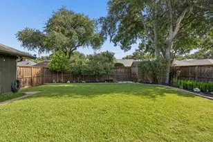 8839 Kingsley Rd, Dallas, TX 75231 - Photo 35