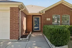 616 Steerman Ct, Saginaw, TX 76179 - Photo 3