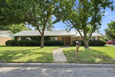 1109 N Lillian Street, Stephenville, TX 76401 - Photo 3
