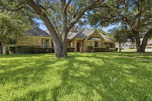 907 Hemphill Dr, Cleburne, TX 76033 - Photo 1