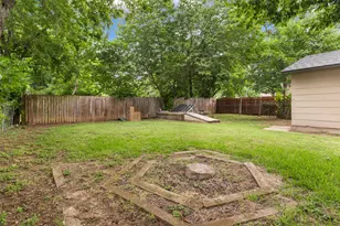 829 Yale St, River Oaks, TX 76114 - Photo 11