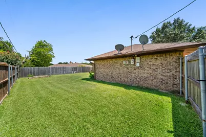 2010 S Arbor Rose Drive, Grand Prairie, TX 75050 - Photo 23