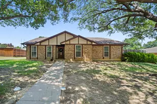 2010 S Arbor Rose Dr, Grand Prairie, TX 75050 - Photo 1