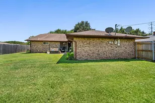 2010 S Arbor Rose Dr, Grand Prairie, TX 75050 - Photo 23