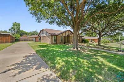 2010 S Arbor Rose Drive, Grand Prairie, TX 75050 - Photo 21