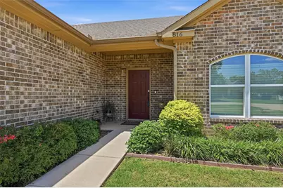 816 E Northside Drive, Pilot Point, TX 76258 - Photo 5