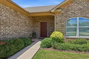 816 E Northside Dr, Pilot Point, TX 76258 - Photo 5