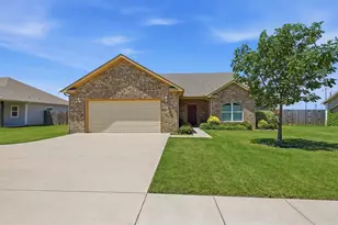 816 E Northside Dr, Pilot Point, TX 76258 - Photo 1