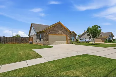 816 E Northside Drive, Pilot Point, TX 76258 - Photo 3