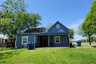801 NW Main St, Ennis, TX 75119 - Photo 1