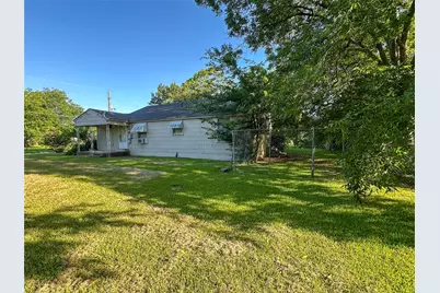 1105 S Donoho Street, Clarksville, TX 75426 - Photo 3