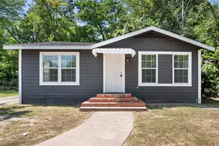 706 E 1st Ave, Corsicana, TX 75110 - Photo 1