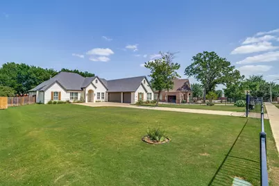 104 Falcon Crest Drive, Kennedale, TX 76060 - Photo 3