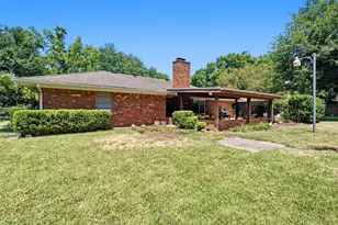 1710 Surrey Cir, Grand Prairie, TX 75050 - Photo 19