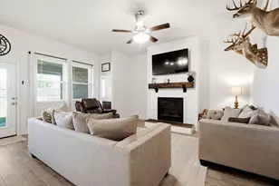 3223 Hunters Gln Dr, Aubrey, TX 76227 - Photo 7