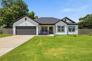 310 N Water St, Savoy, TX 75479 - Photo 1