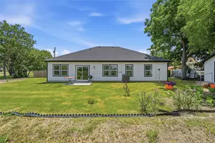 310 N Water St, Savoy, TX 75479 - Photo 31
