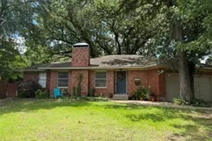 1906 E Beverly Dr, Corsicana, TX 75110 - Photo 1