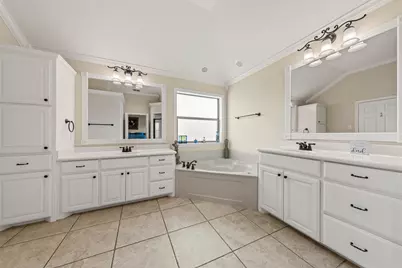 208 Silver Spur Trail, McGregor, TX 76657 - Photo 5