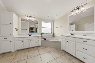208 Silver Spur Trail, McGregor, TX 76657 - Photo 5