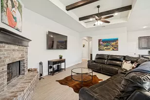 2108 Hill Crest Ct, Weatherford, TX 76086 - Photo 3