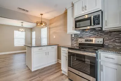 3221 McCart Avenue, Fort Worth, TX 76110 - Photo 11