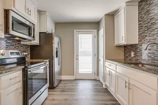 3221 McCart Ave, Fort Worth, TX 76110 - Photo 9