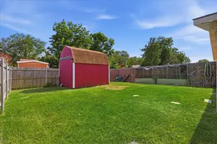 1322 Paris Dr, Garland, TX 75040 - Photo 17