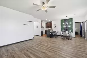 7533 Pleasant Oaks St, Fort Worth, TX 76120 - Photo 9