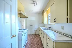 800 Mimosa Dr, Garland, TX 75040 - Photo 9